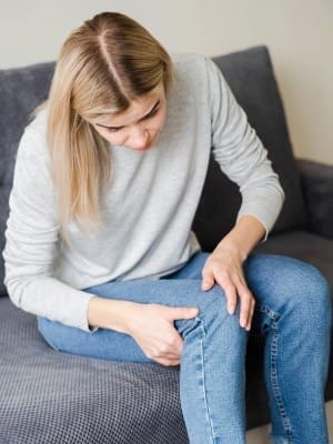 4 medium shot woman pain